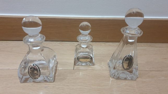 Conjunto de frascos de vidro com chapa em prata