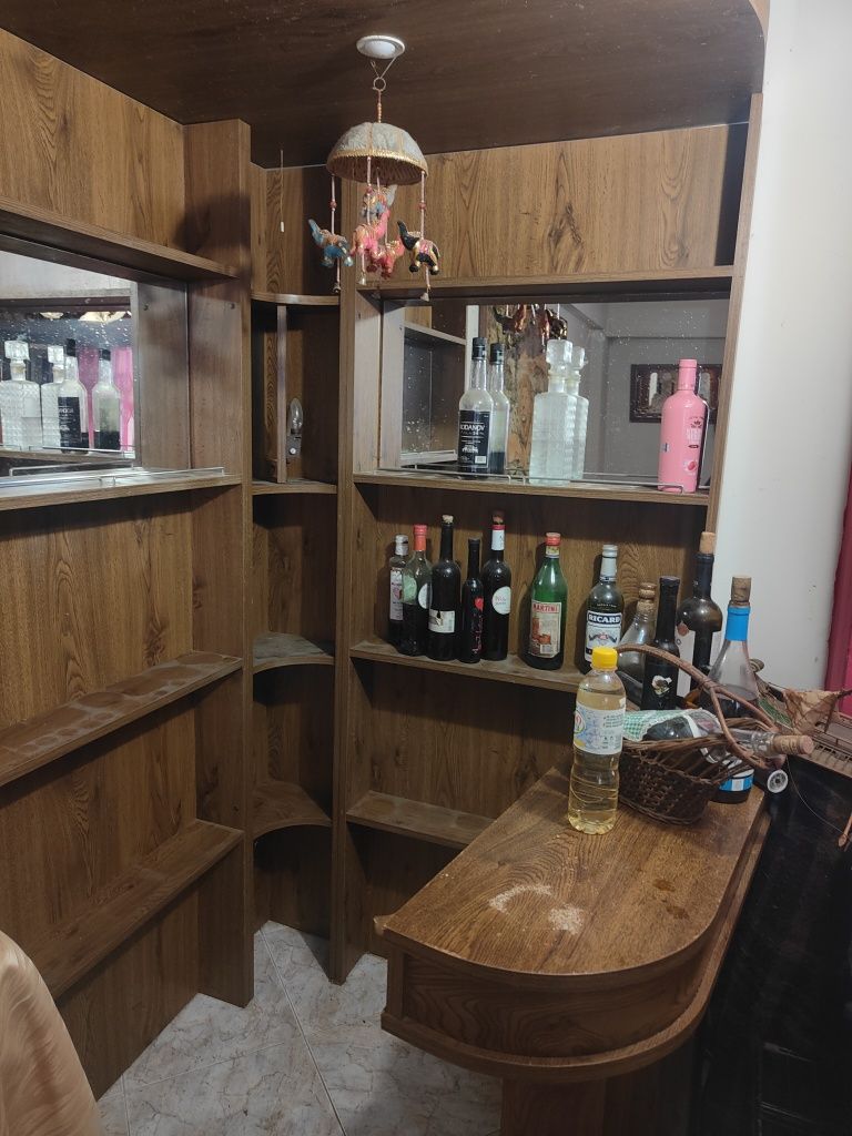 Bar/Garrafeira com luz