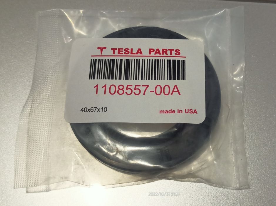 Оригінальний сальник приводу піввісей мотору Тесла S,X,3,Y (40*67*10)