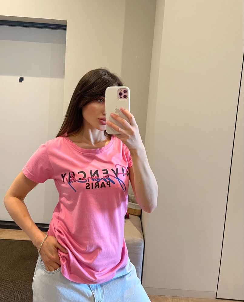 Дуже красива брендова футболка від Givenchy