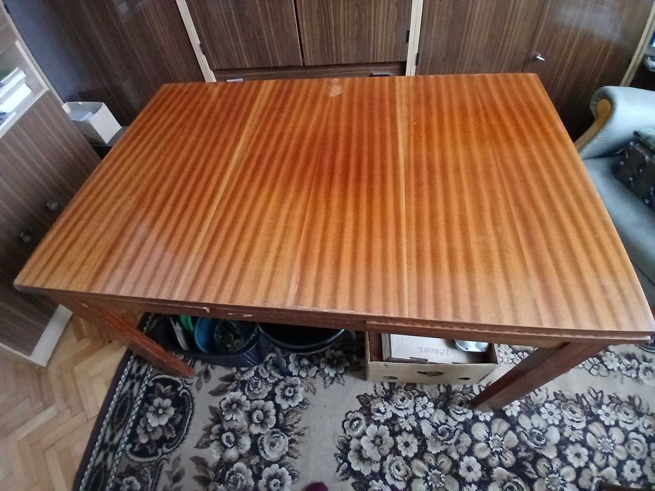 Duży stół z czasów PRL