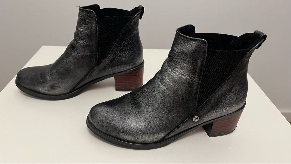 Grafitowe czarne skórzane botki buty na obcasie z czerwoną podeszwą 38