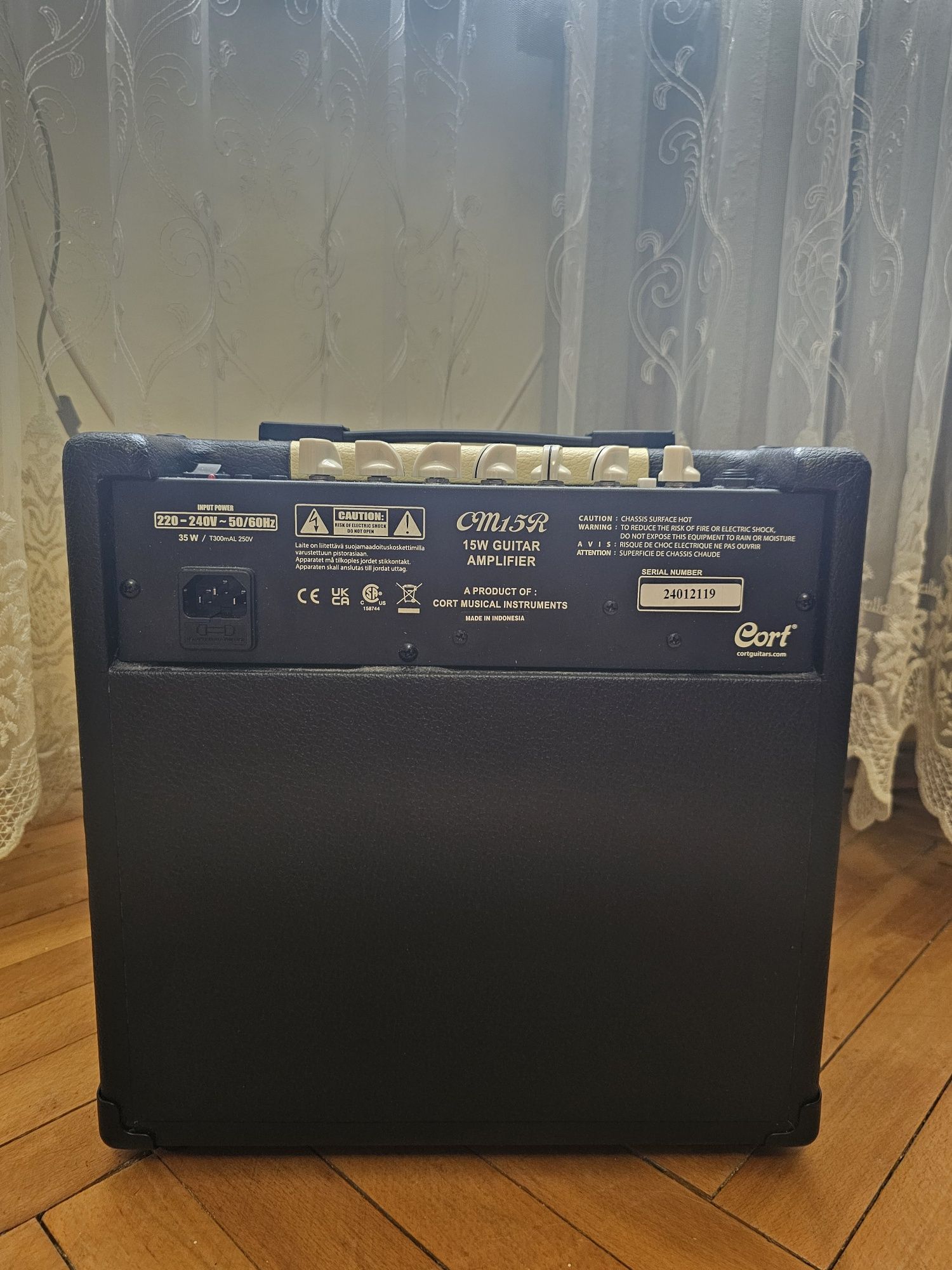 Комбопідсилювач CORT CM15R