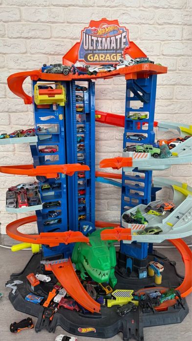Трек Hot Weels Ultimate Garage