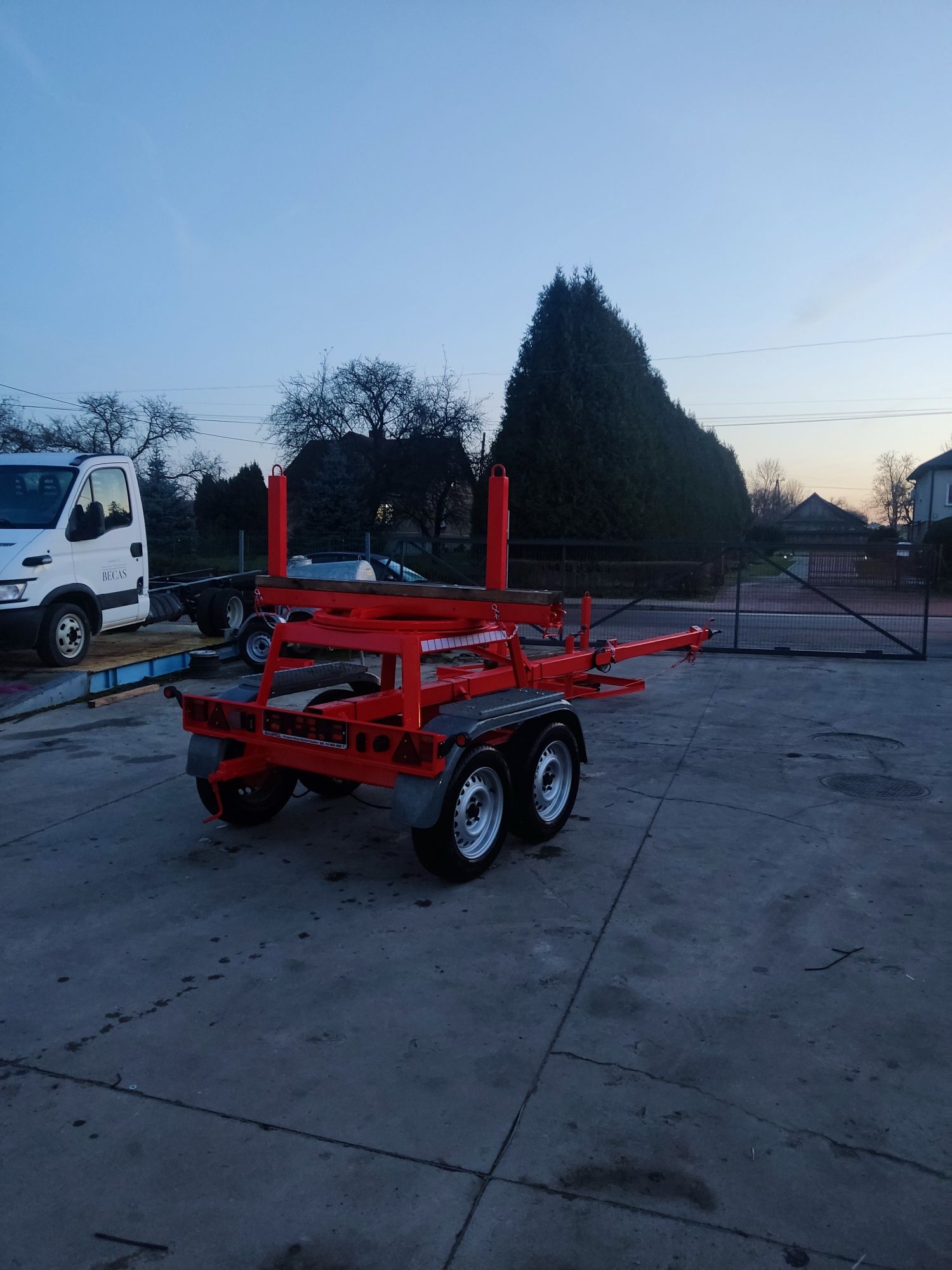 DMC 2700 kg.mocna Dłużyca dwuosiowa przyczepa sprowadzona