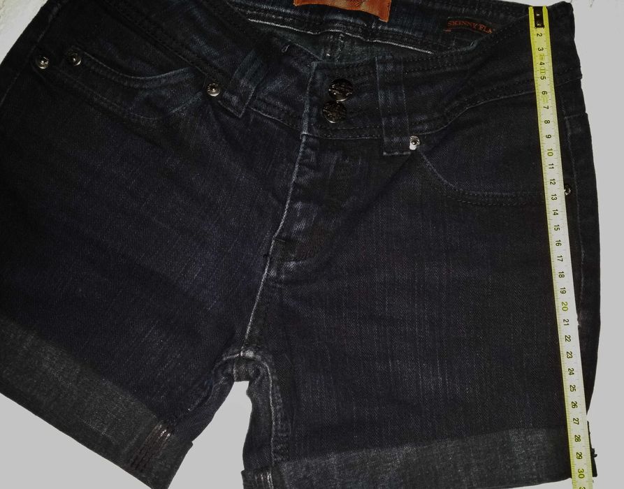 czarne szorty jeansowe xs krótkie podwinięte postrzępione rockowe