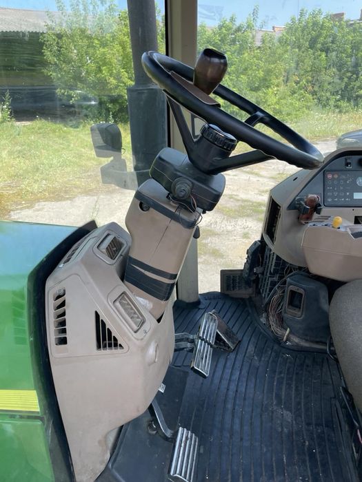 Трактор John Deere 8200