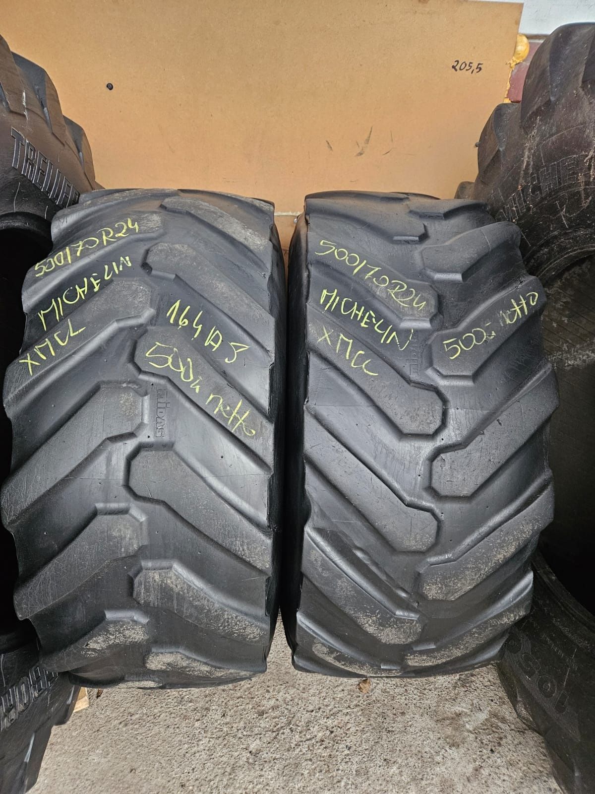 Opony 500/70R24 Michelin XMCL