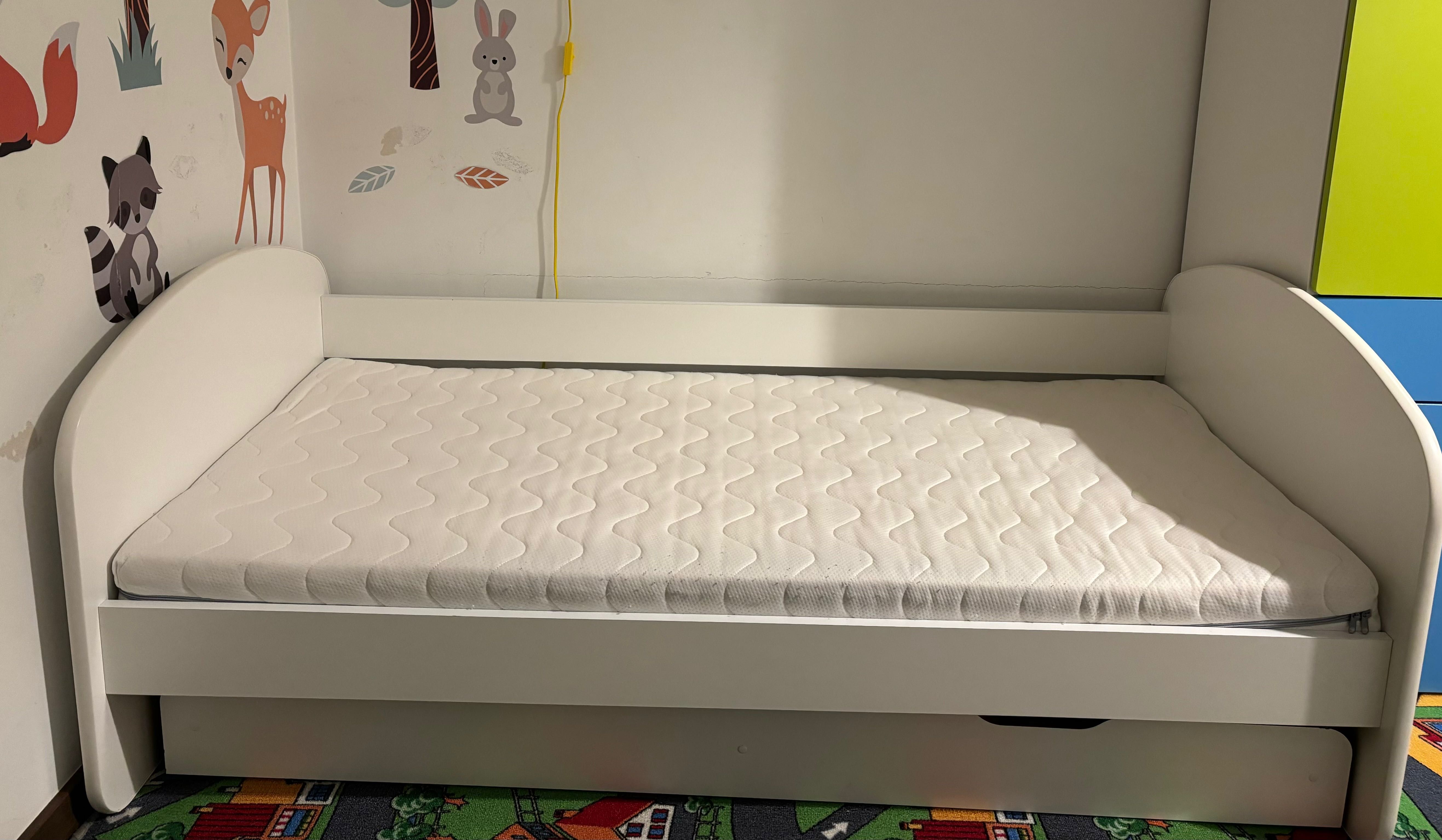 Łóżko dziecięce 160x80 + pojemnik na pościel + materac (stan BDB)