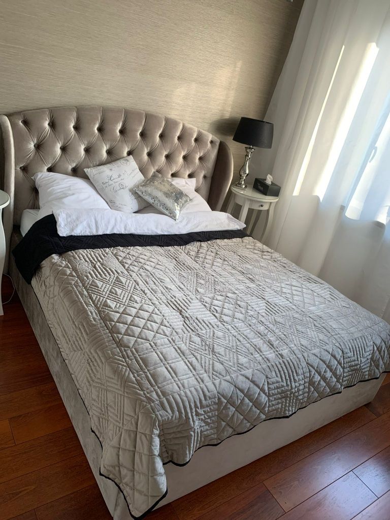 Łóżko tapicerowane pikowane sypialnia chestefield beż