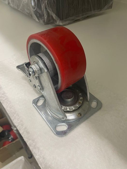 Колеса стальні. На підшипниках.