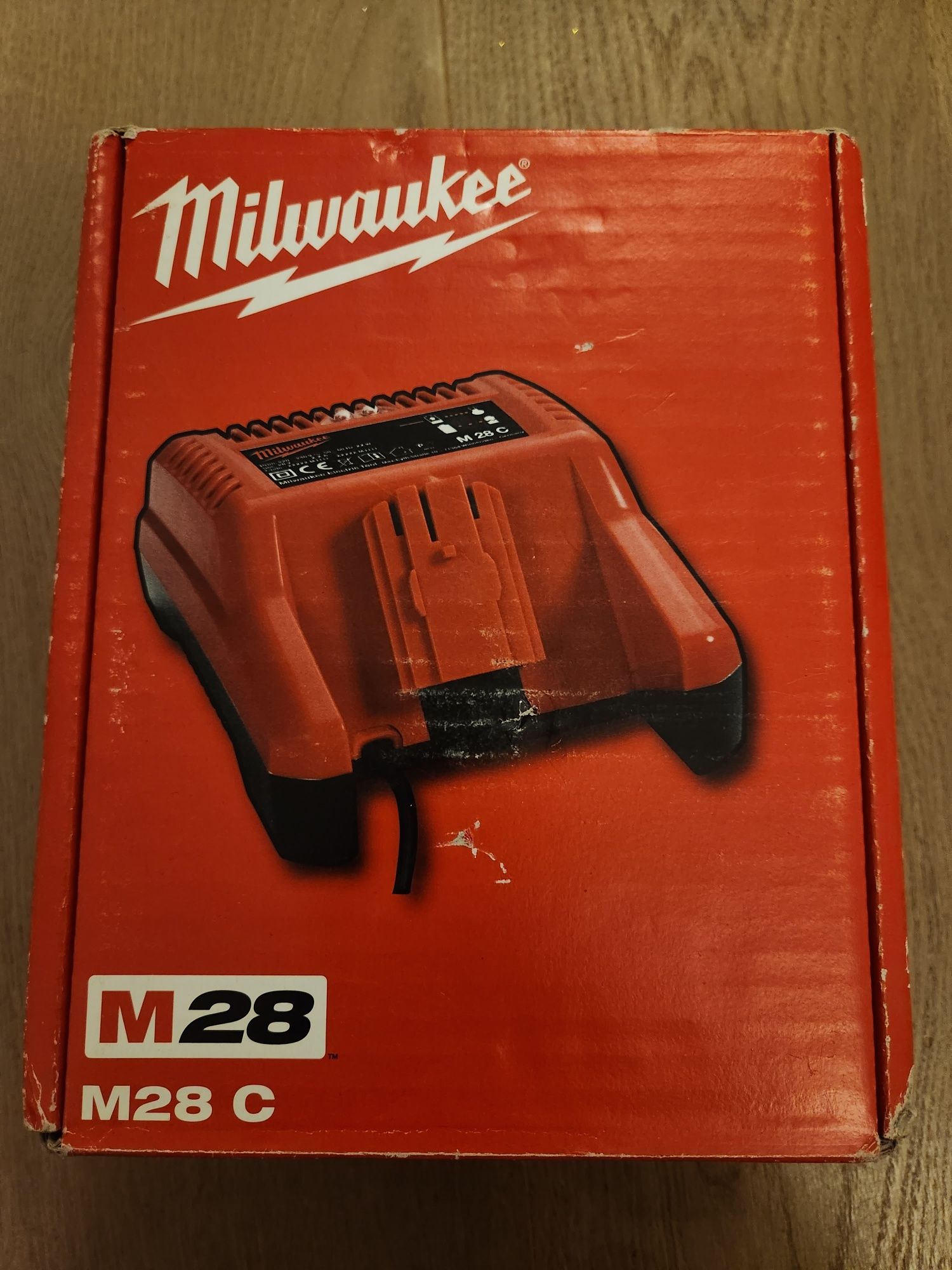 Milwaukee M28 C ładowarka 28V 60 min