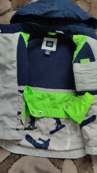 Безкоштовно курточка на хлопчика 1-2роки.