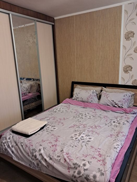 Квартира подобово. Ціна на фото 1300. Довгостроково НЕ МАЄ!