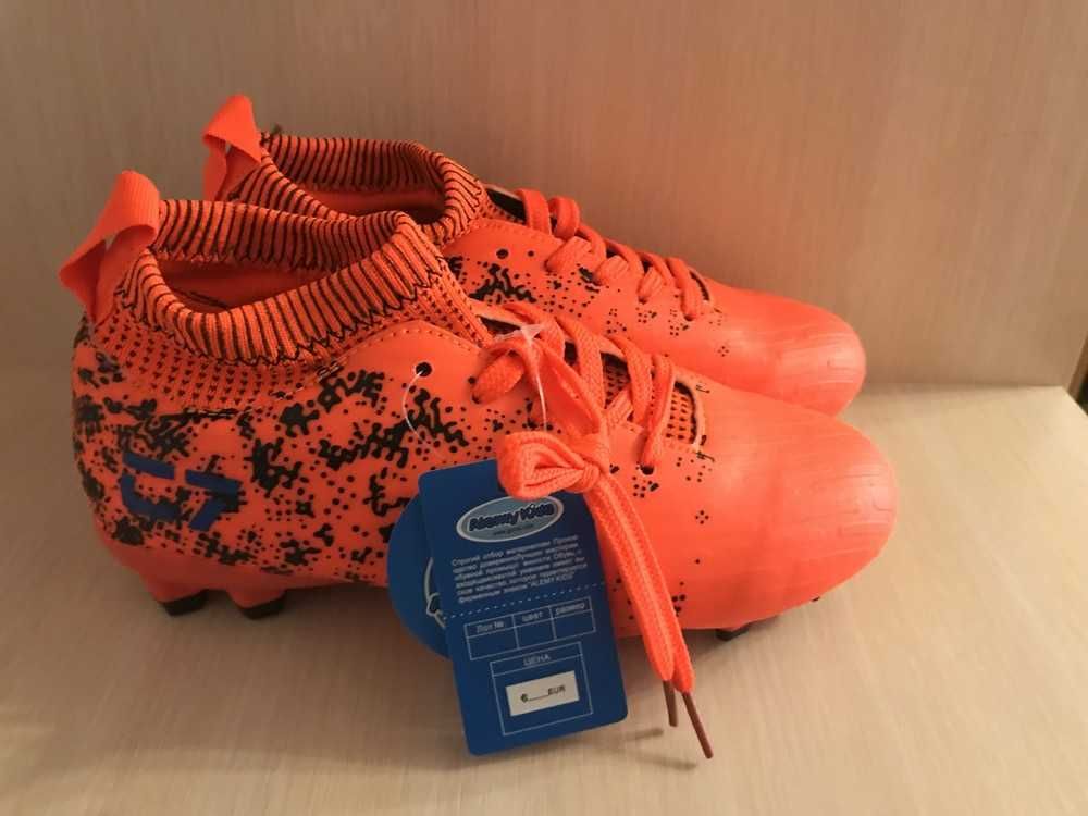Бутси 32,33,35,38,39,40,41,42,44  Walked. Adidas и Alemi.
