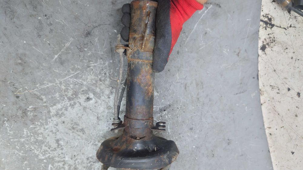 VW Volkswagen New Beetle Amortyzator Sprężyna Lewy Przód Przedni