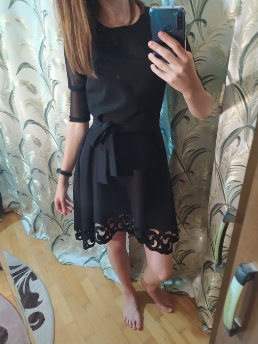 Чорне плаття з пояском