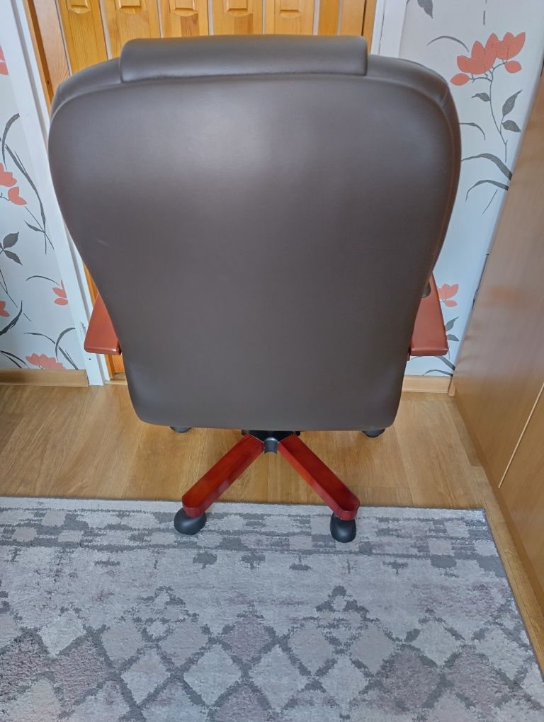 Fotel skórzany ELECTA BEMONDI (brązowy)