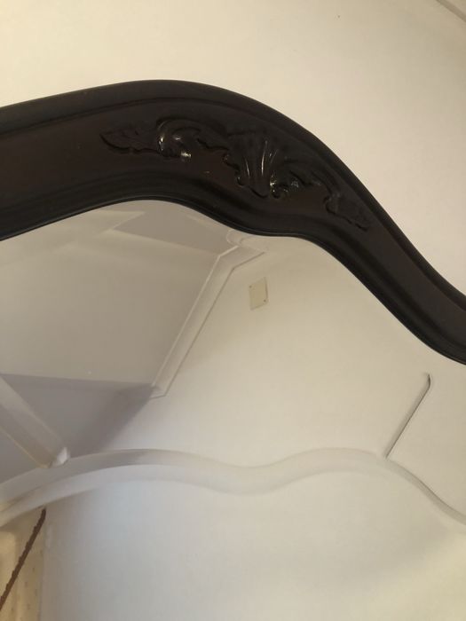 Consola / credencia em madeira escura  e espelho para desocupar