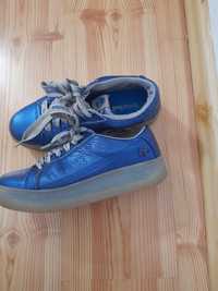 Buty damskie używane  w dobrym stanie  kolor niebieski rozmiar 39