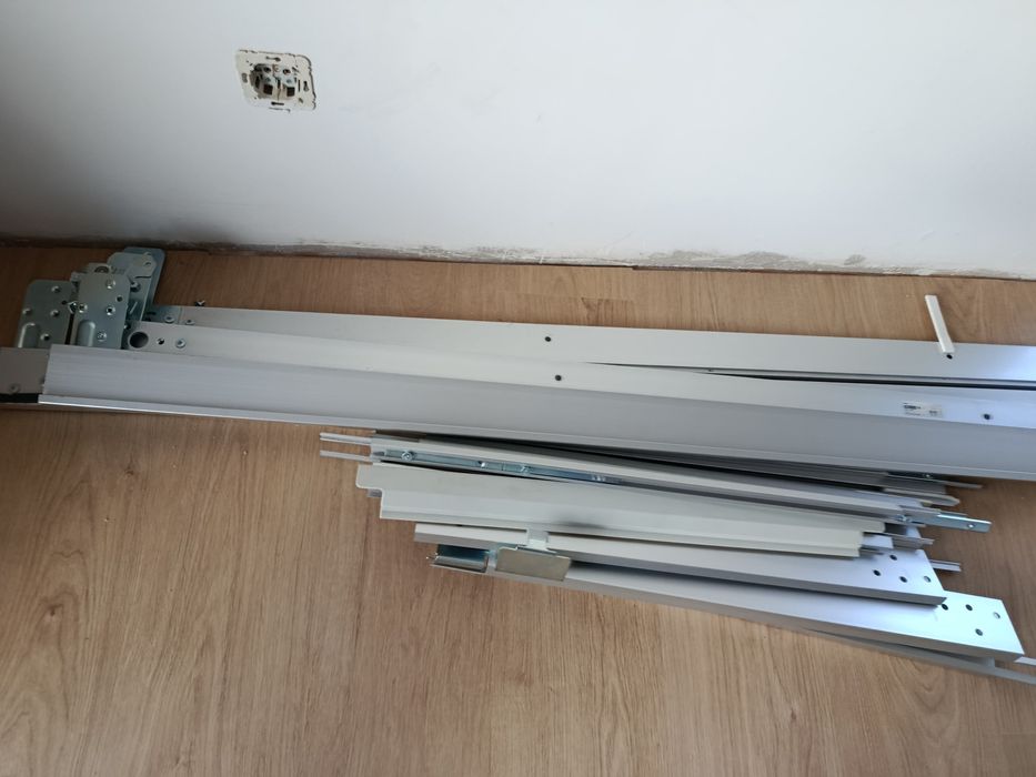 Estrutura de porta de roupeiro Ikea 150x236