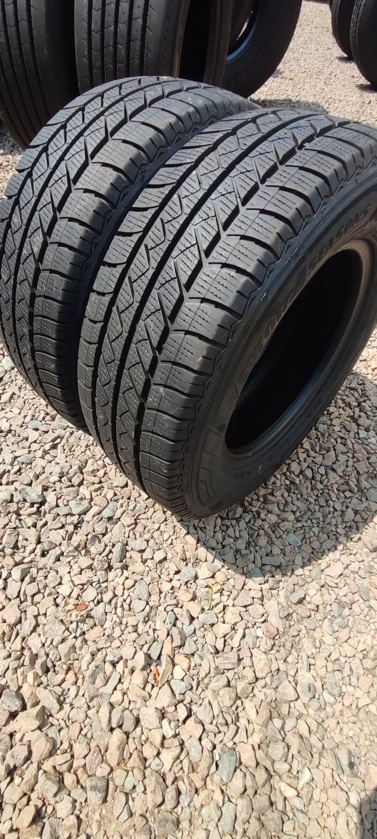 Opony Goodyear Vector4Sesons 235/75R16c