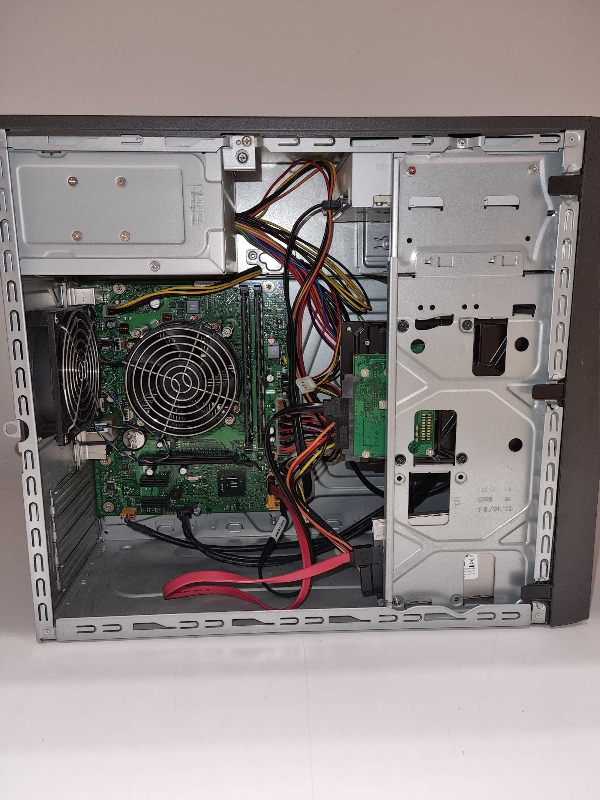 Computador Fujitsu Esprimo P400 I3 / 4GB / SSD + HDD