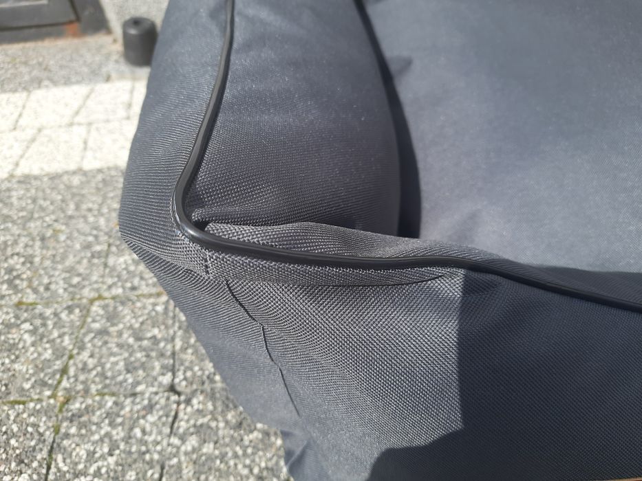 Szara kanapa dla pieska