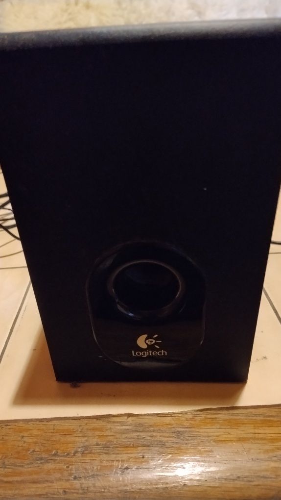 Amplituner firmy Logitech ze wzmacniaczem plus l kolumny do komputera,
