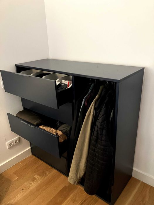 Armário IKEA multi-funcional em óptimas condições.