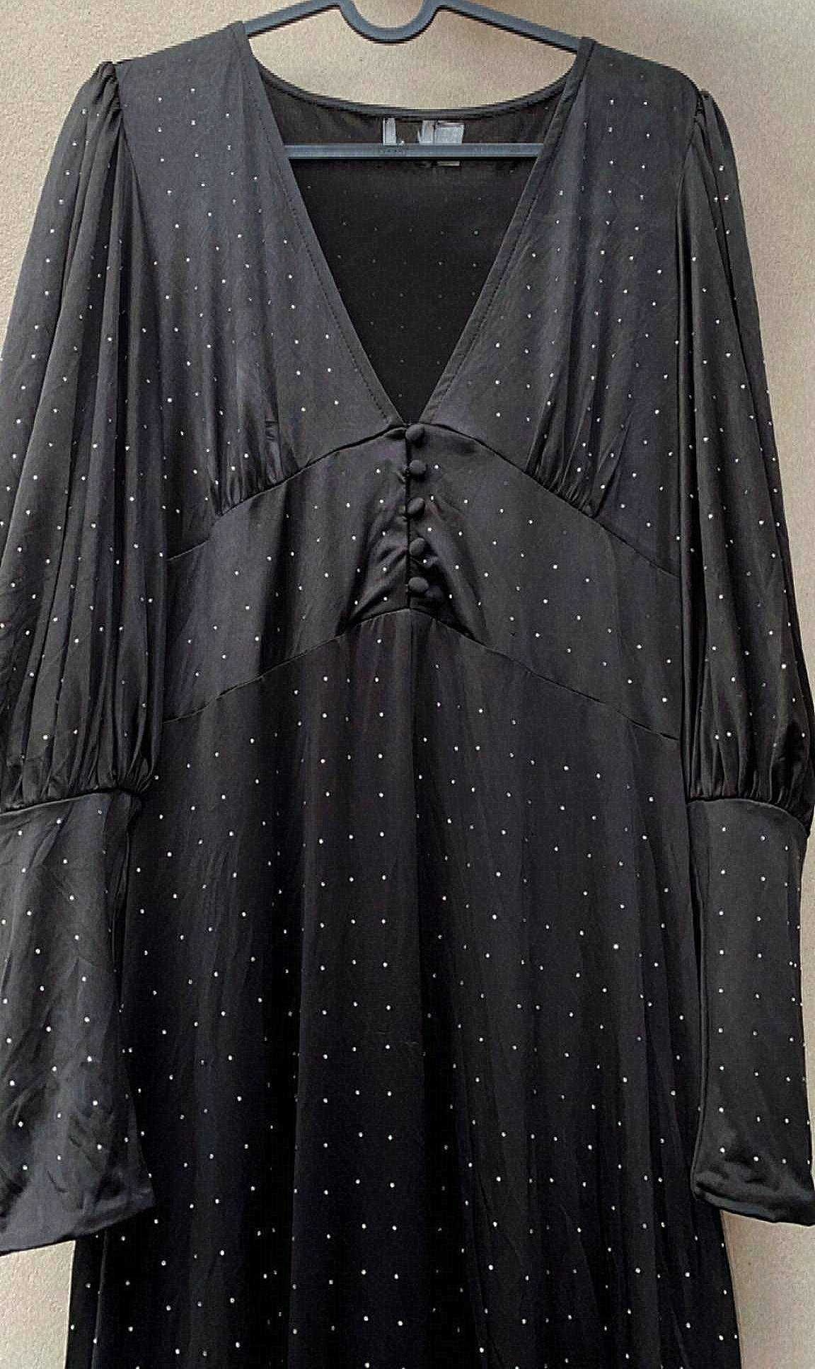ASOS czarna sukienka z długim bufiastym rękawem, rozcięcie z przodu