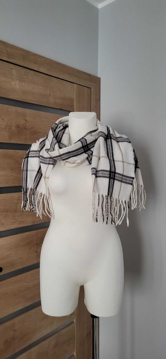 Ciepły nowy szal w kratę 70x190