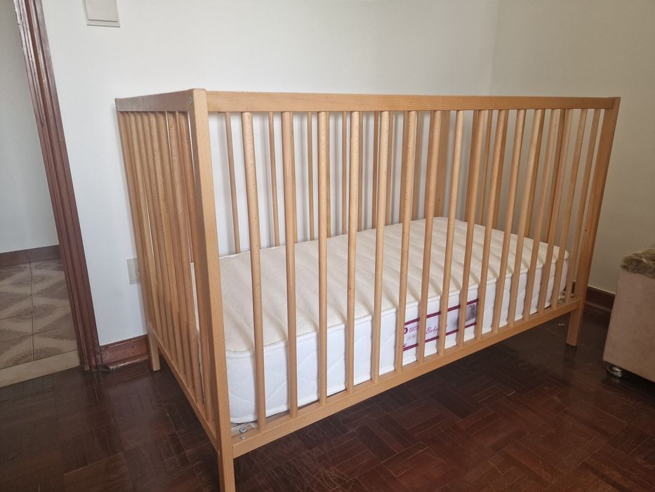Berço e colchão bebé