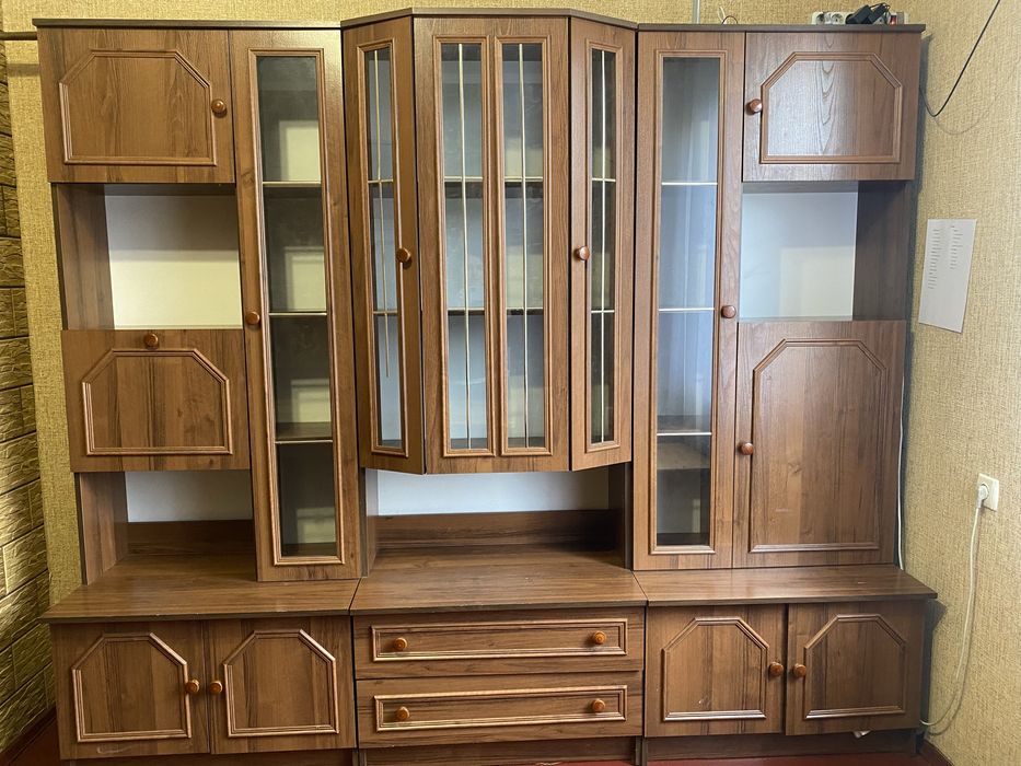 Стінка у дуже гарному стані