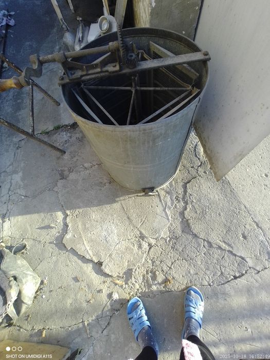 Продам медогонку в гарному стані