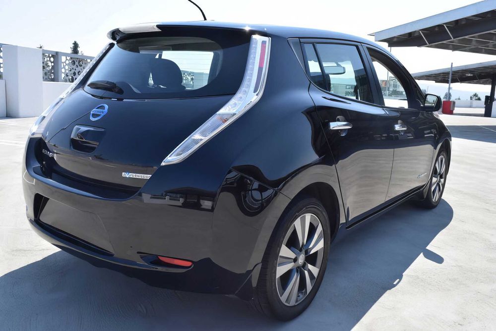 Nissan LEAF      2015