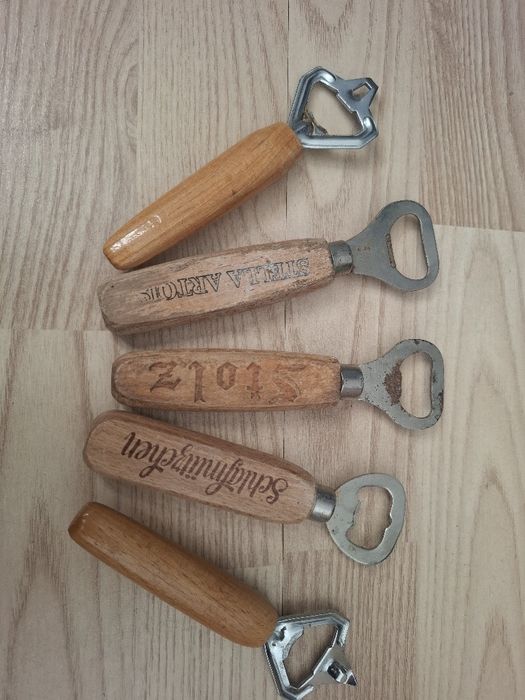 Zestaw drewnianych otwieraczy do butelek, piwa.Stolz,Stella