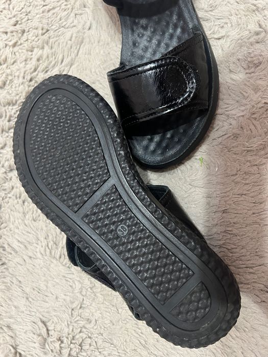 Продам шкіряні жіночі босоніжки 38 розмір