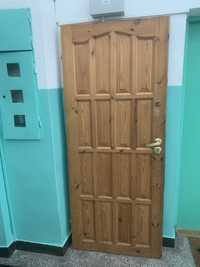 Drzwi wejściowe drewniane prawe zewnetrzne