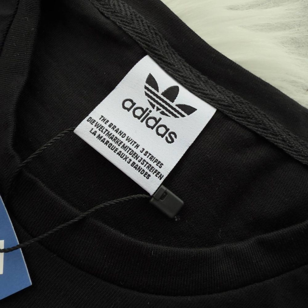 Adidas набір — футболка + шорти + 2 пари шкарпеток в подарунок