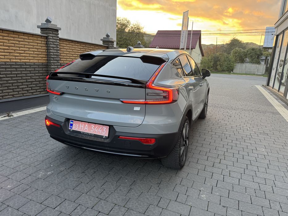 Volvo C40 вольво електро