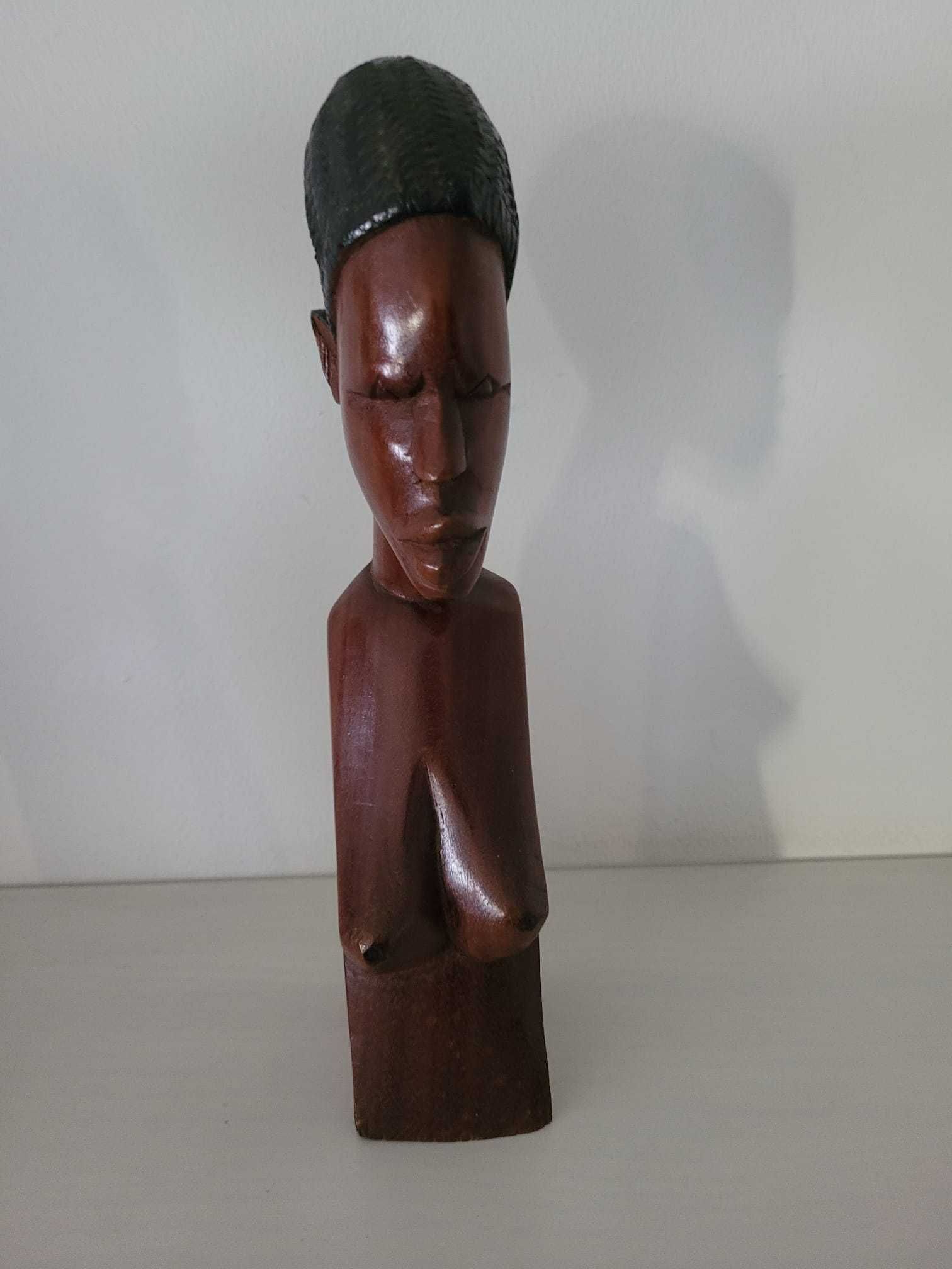 Esculturas Africanas em Madeira – Casal Angola (anos 60)