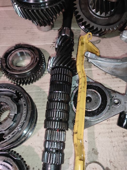 Volvo V50  6 Ступка КПП в розборі 1,6 hdi коробка Ford C-Max Focus 3