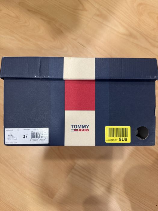 Ботинки почти новые,один раз носили.