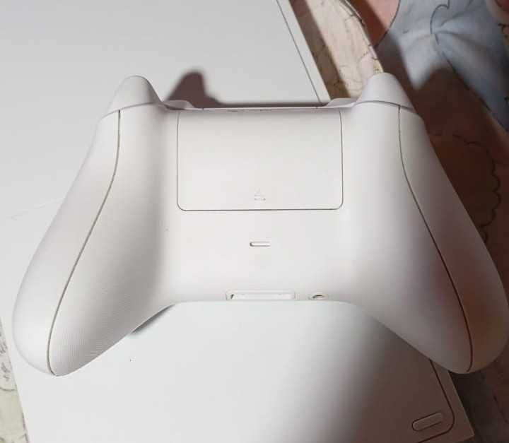 Vendo Xbox series S, com muito pouco uso.