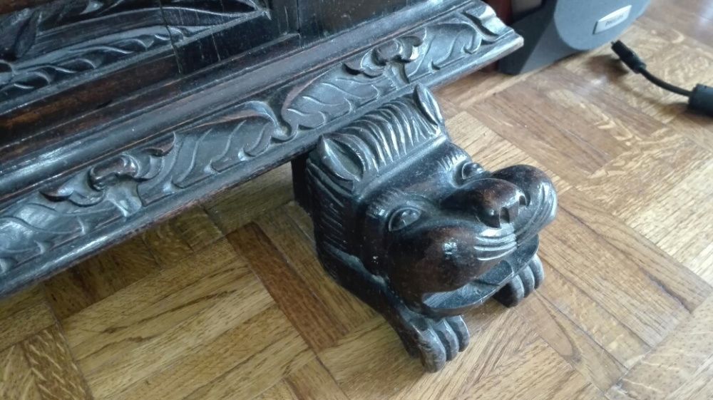 Armário antigo em bom estado