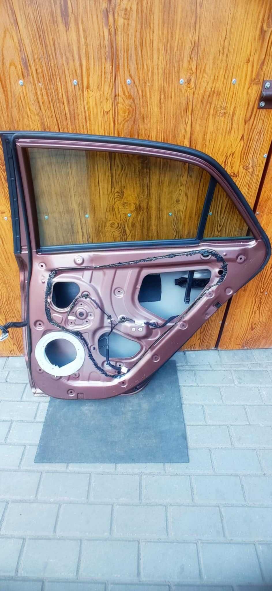 Hyundai I20 II drzwi prawy tył