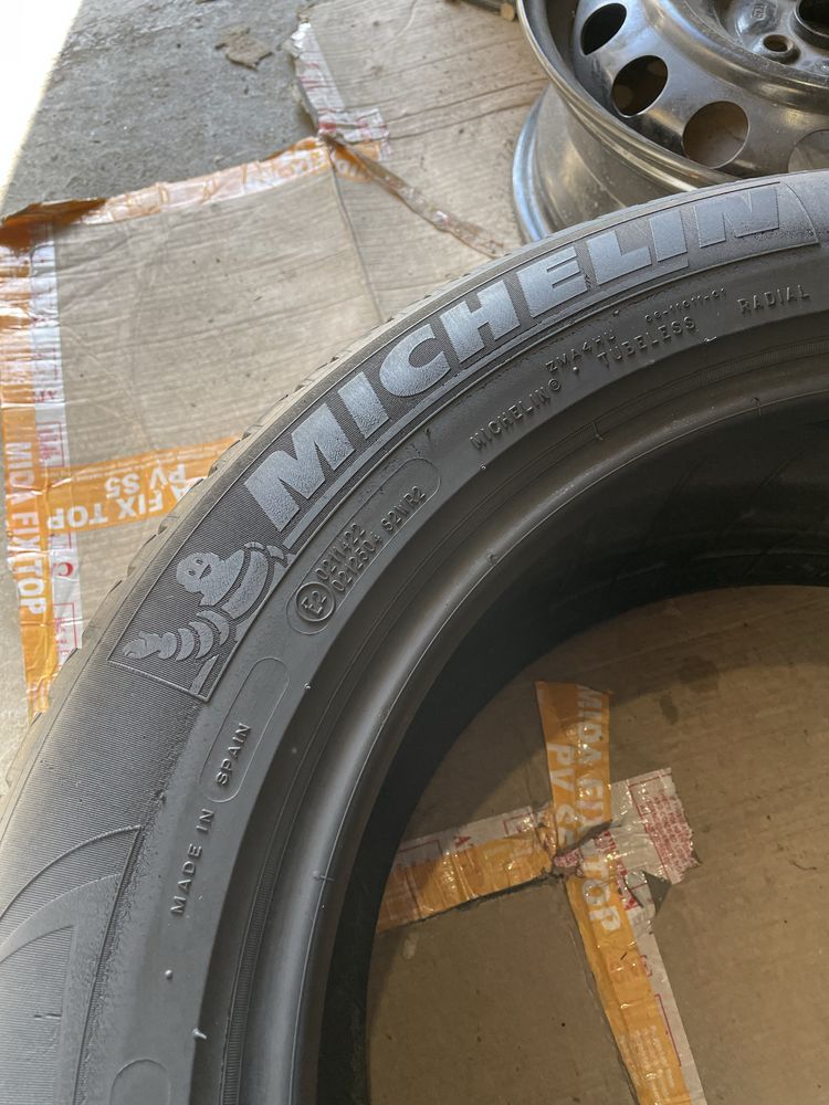 225/55/17 R17 Michelin primacy 3 ;)