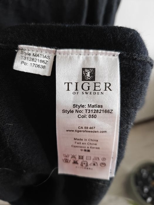 Czarny sweter męski Tiger of Sweden wełna rozmiar L