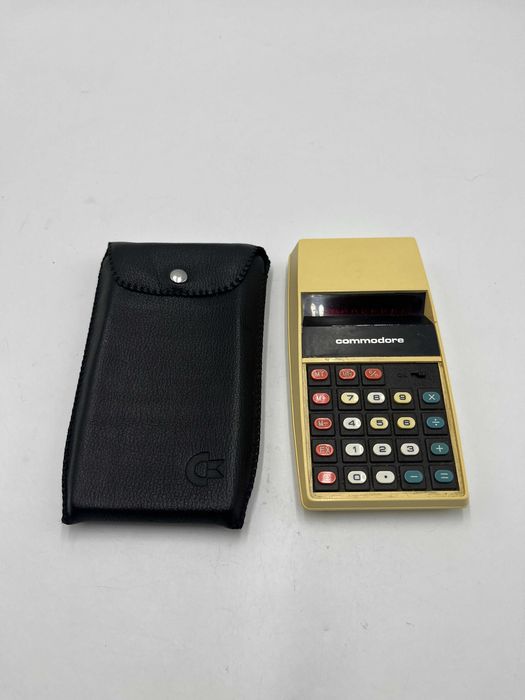 Kalkulator Commodore 887D z oryginalnym futerałem – produkcja USA